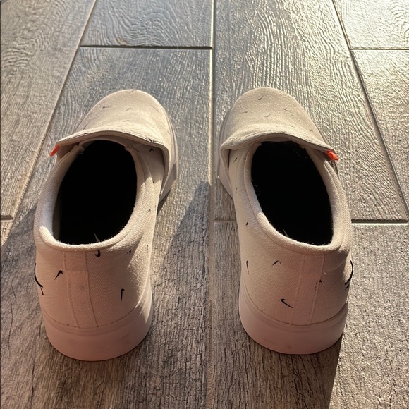 Nike White Slip-On Shoes with Black Accents - Picture 4 of 4